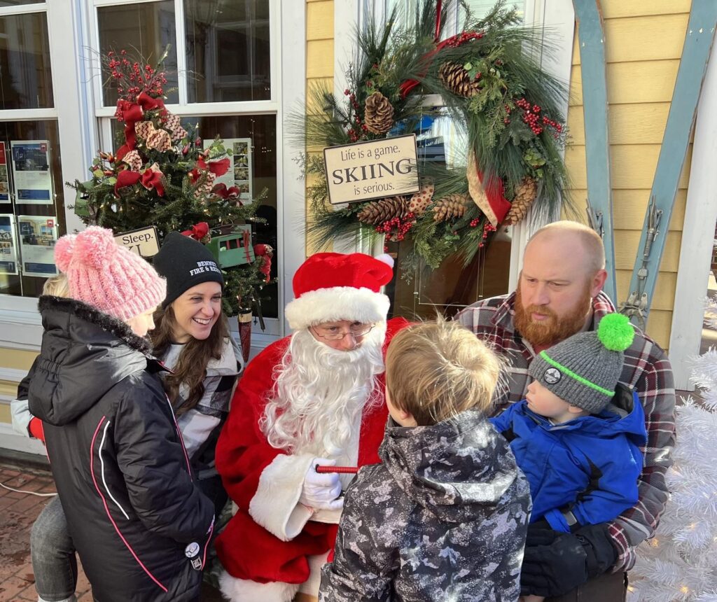 Photos with Santa at Re/Max Properties of the Summit